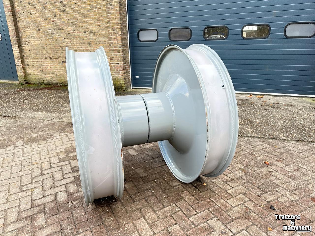 Räder, Reifen, Felgen & Distanzringe Titan W10AR54 VELGEN