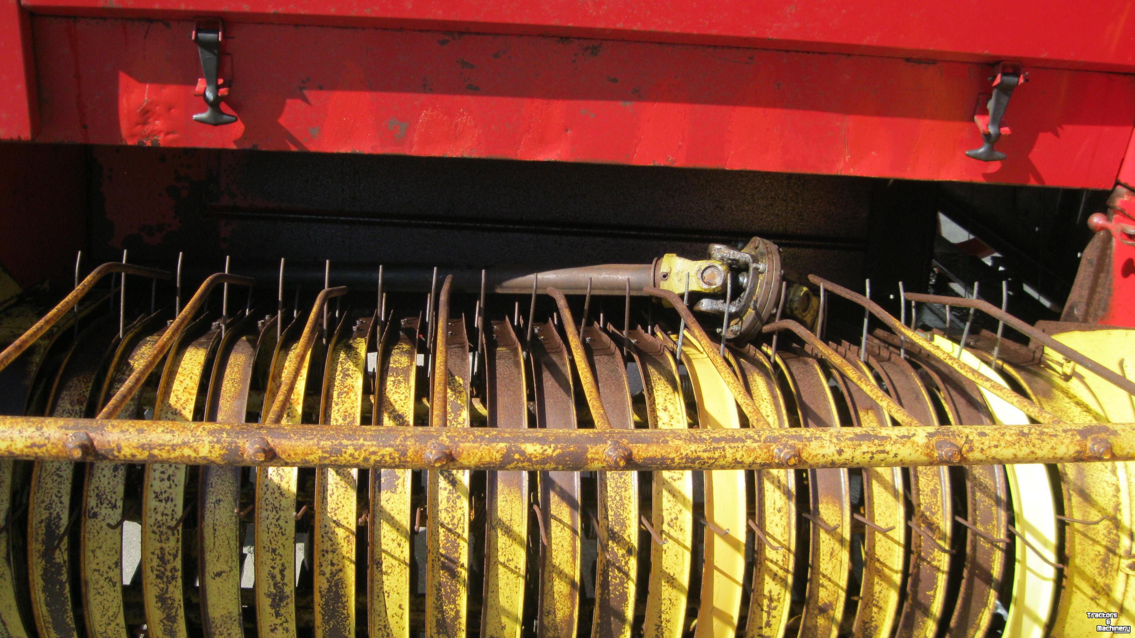 Pressen New Holland Hayliner 386