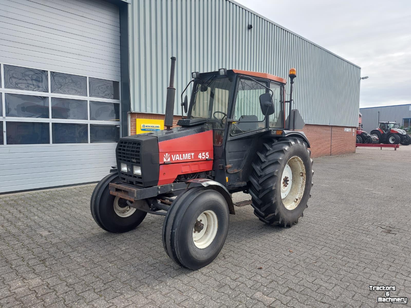Schlepper / Traktor Valtra 455