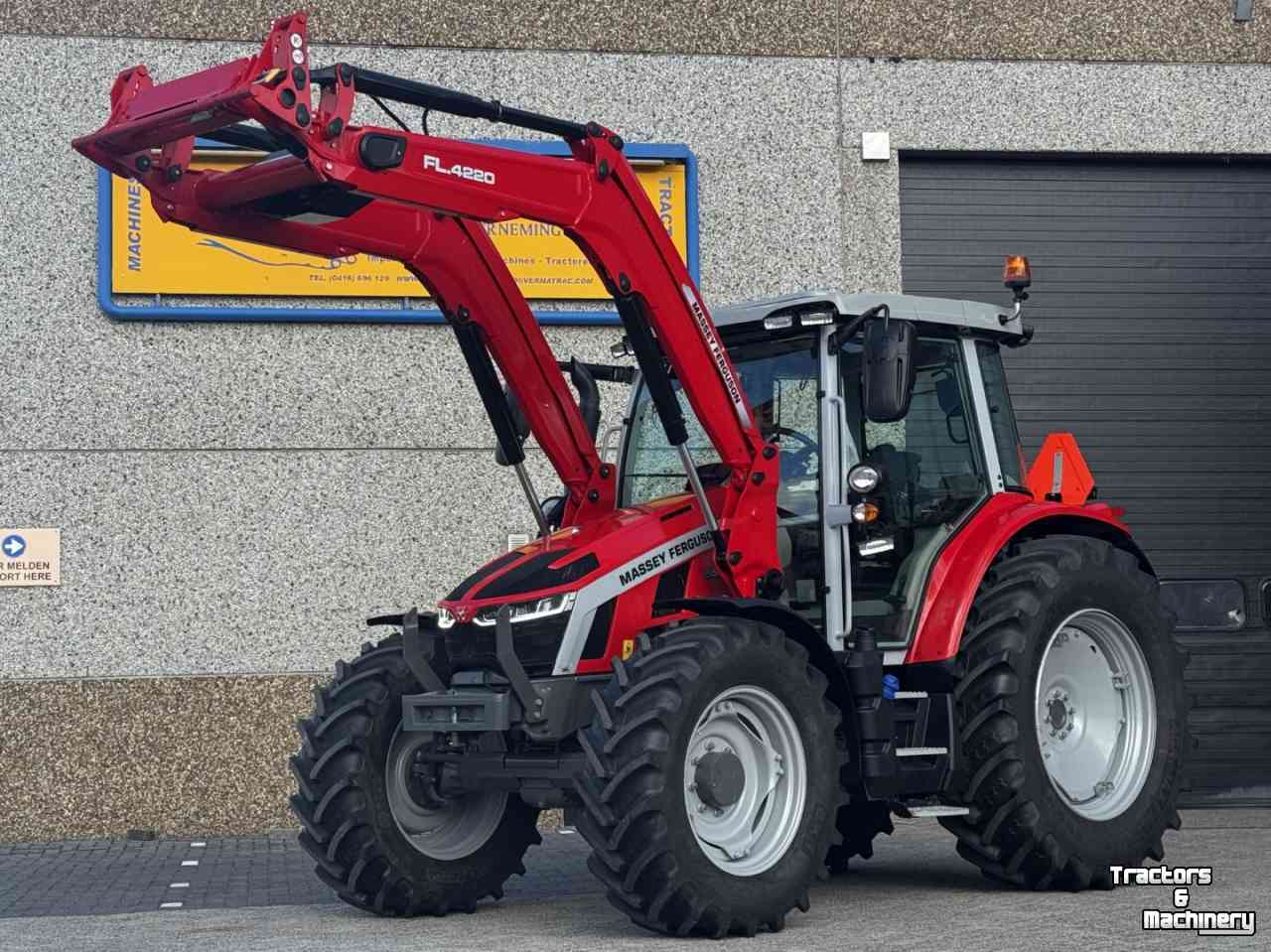 Schlepper / Traktor Massey Ferguson 5S145 EFFICIENT, DYNA 6, Stage V vol geveerd voorlader FL4220,  467 uren!!