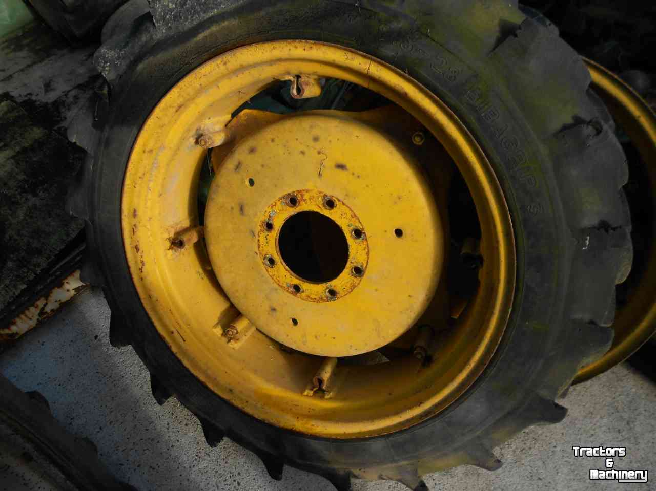 Räder, Reifen, Felgen & Distanzringe John Deere 9-28