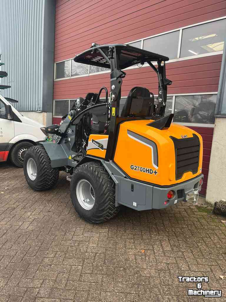 Radlader Giant G2700 HD+