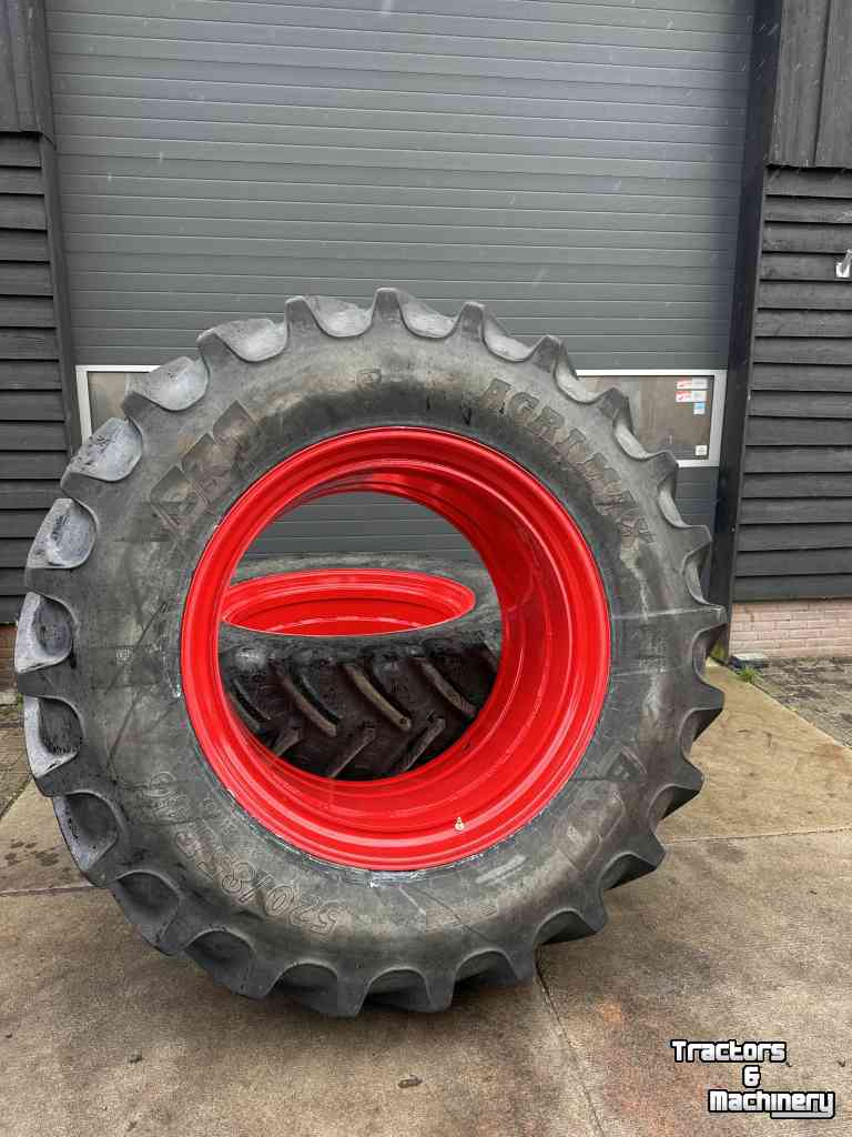 Räder, Reifen, Felgen & Distanzringe  Dubbellucht 520/85R46  naast  710/70R42
