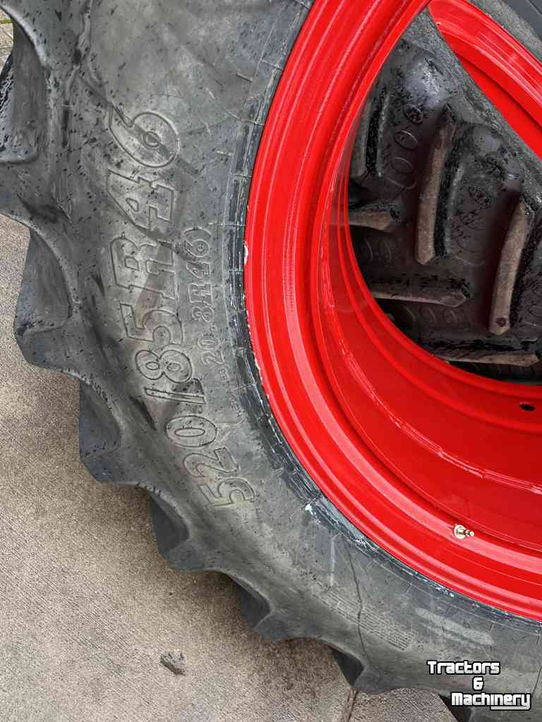 Räder, Reifen, Felgen & Distanzringe  Dubbellucht 520/85R46  naast  710/70R42