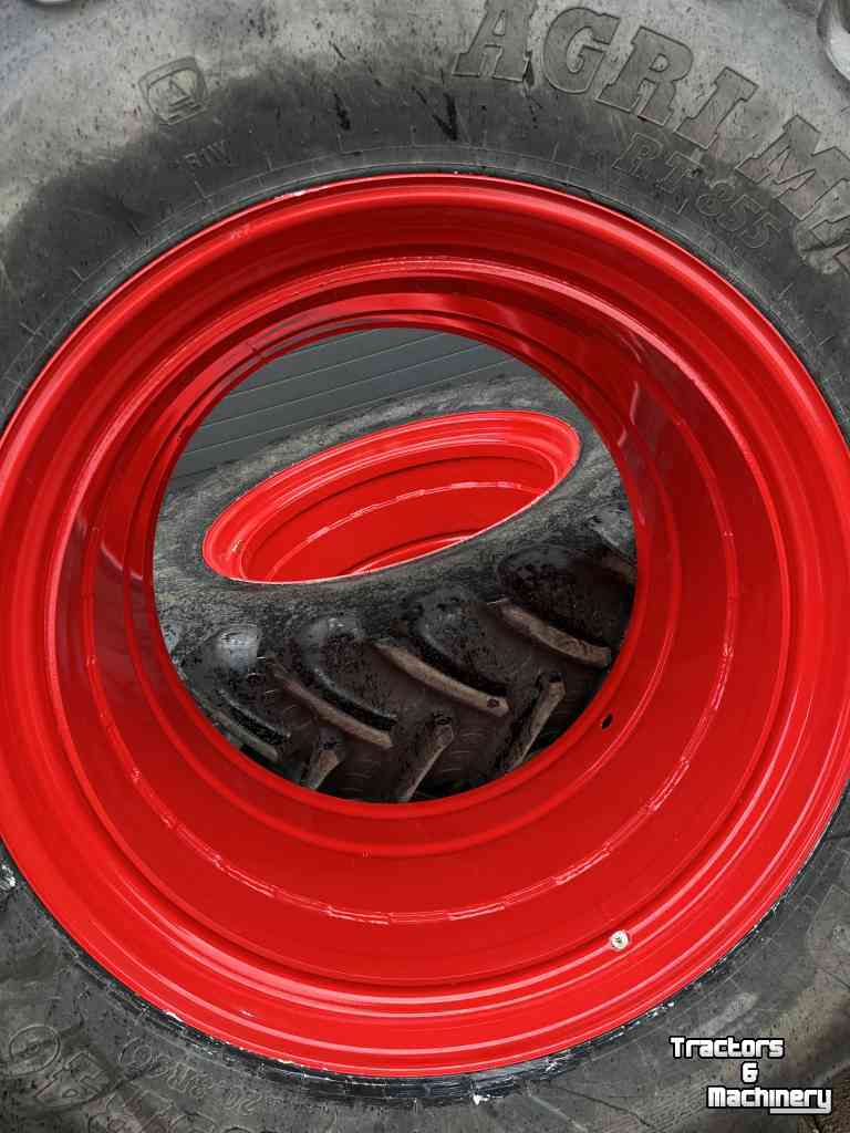 Räder, Reifen, Felgen & Distanzringe  Dubbellucht 520/85R46  naast  710/70R42
