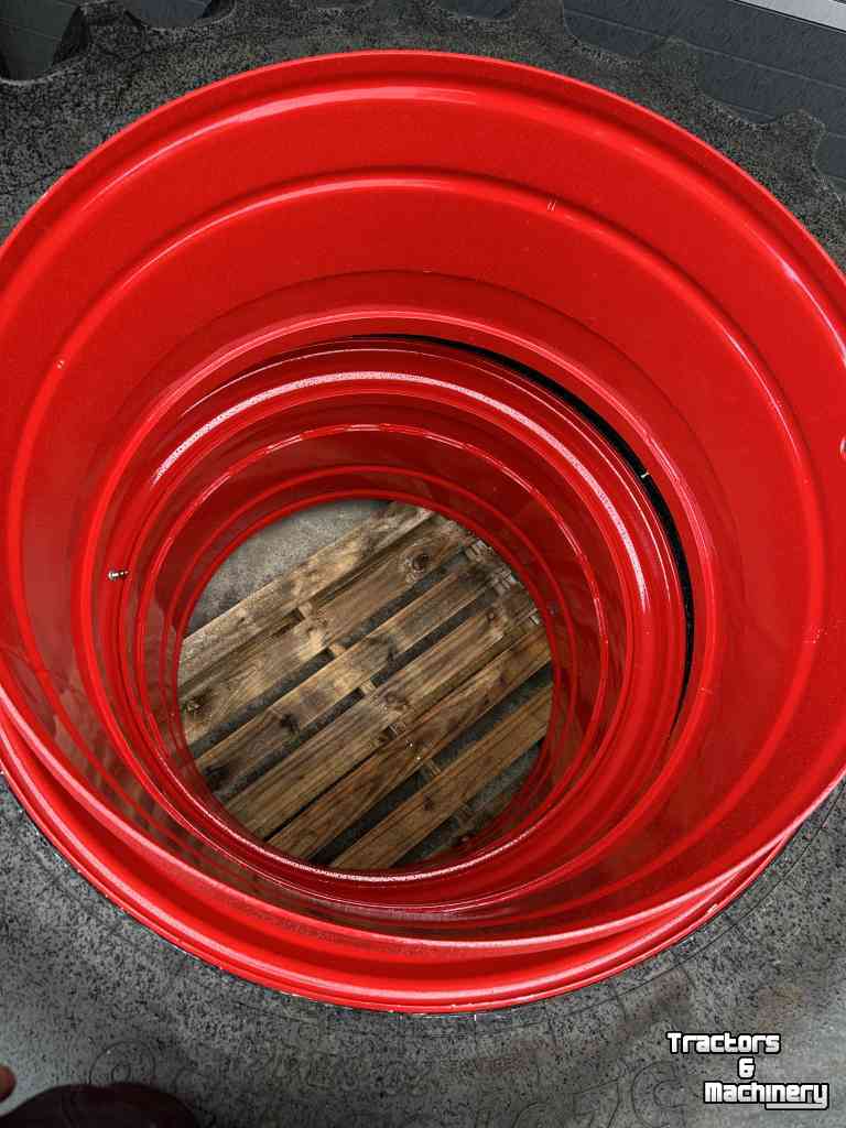 Räder, Reifen, Felgen & Distanzringe  Dubbellucht 520/85R46  naast  710/70R42