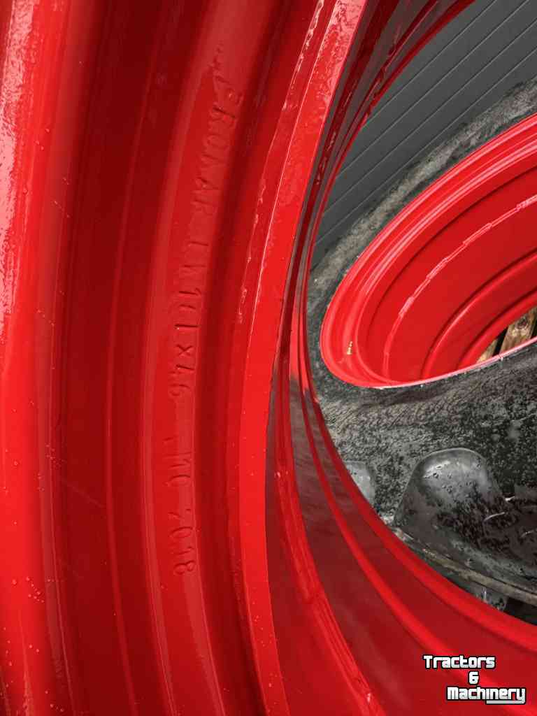 Räder, Reifen, Felgen & Distanzringe  Dubbellucht 520/85R46  naast  710/70R42