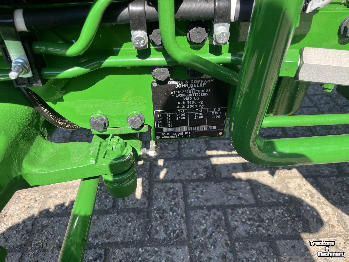 Obsttraktor John Deere 3046R