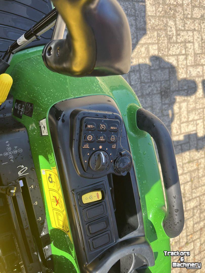Obsttraktor John Deere 3046R