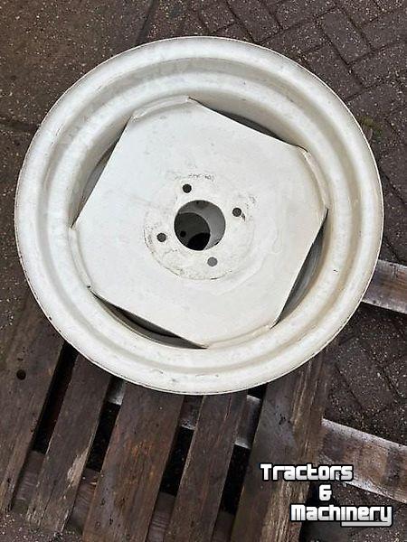 Räder, Reifen, Felgen & Distanzringe  Renault voorvelg - 5.5x18