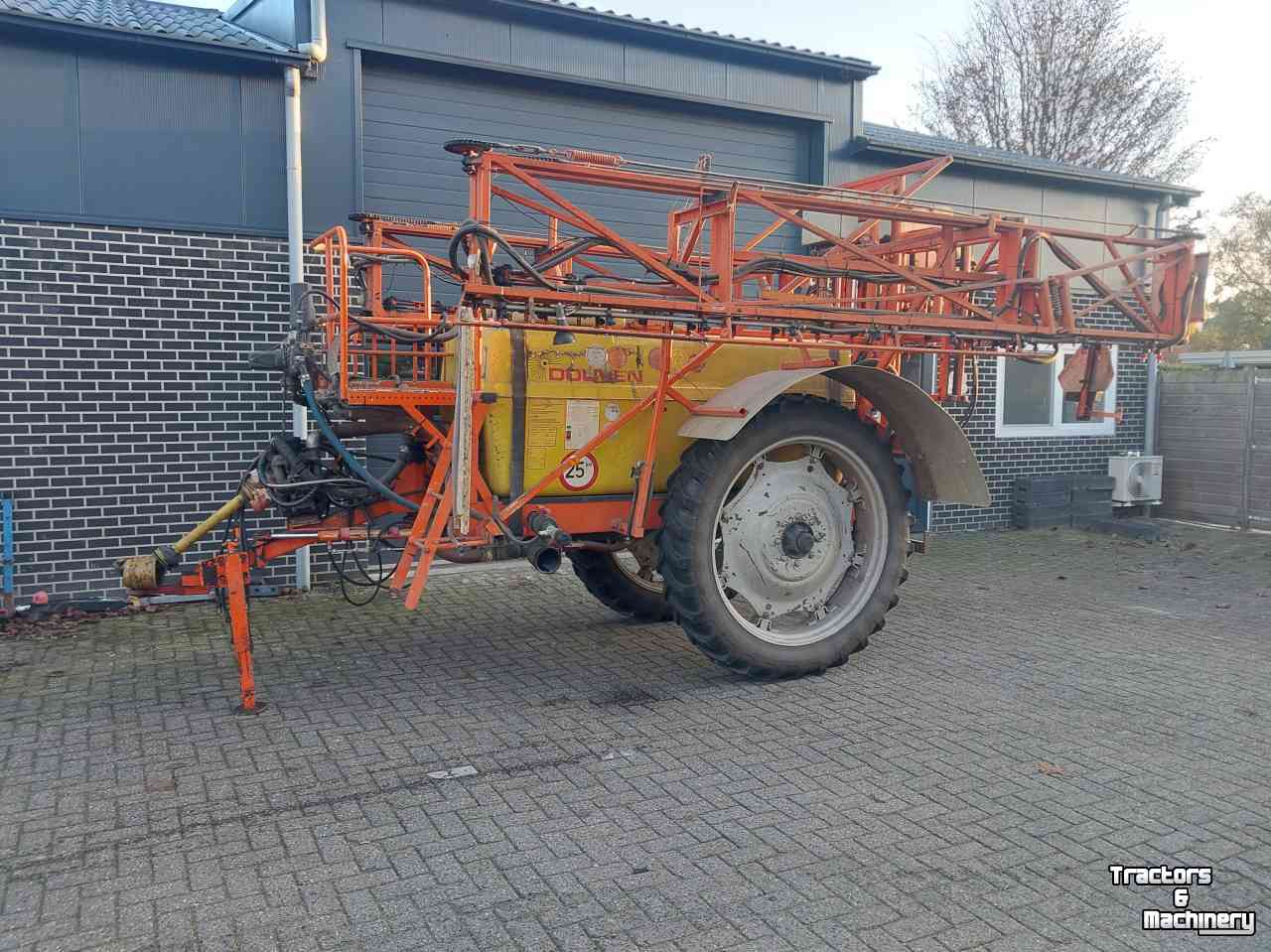 Feldspritze Douven Getrokken veldspuit 2000 liter 27 meter breed