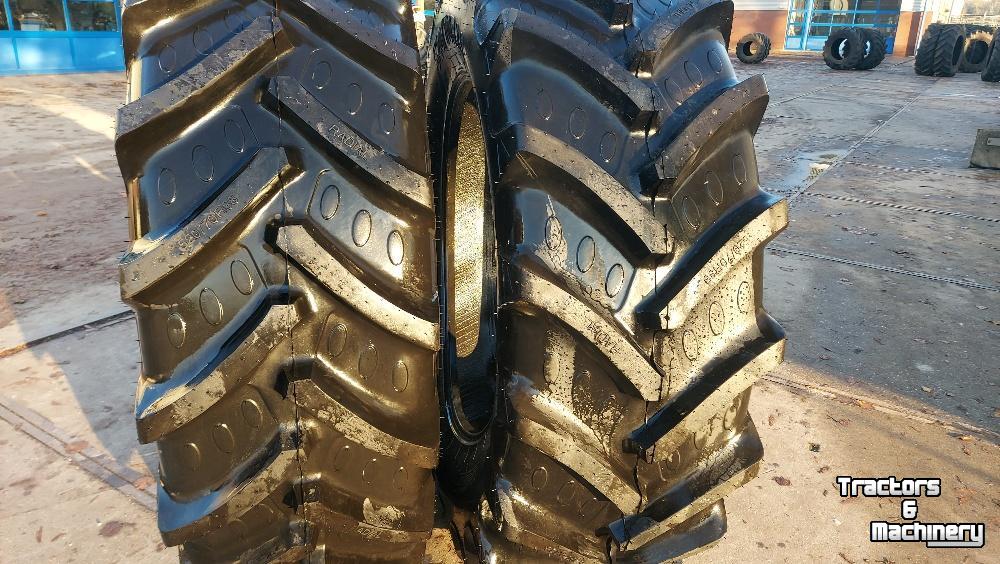 Räder, Reifen, Felgen & Distanzringe BKT 520/70R38