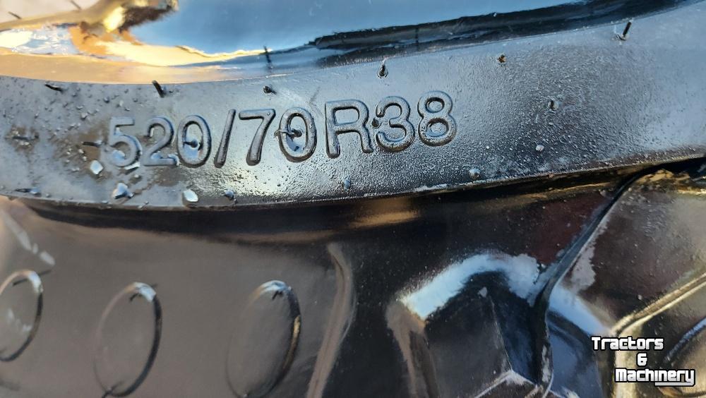 Räder, Reifen, Felgen & Distanzringe BKT 520/70R38