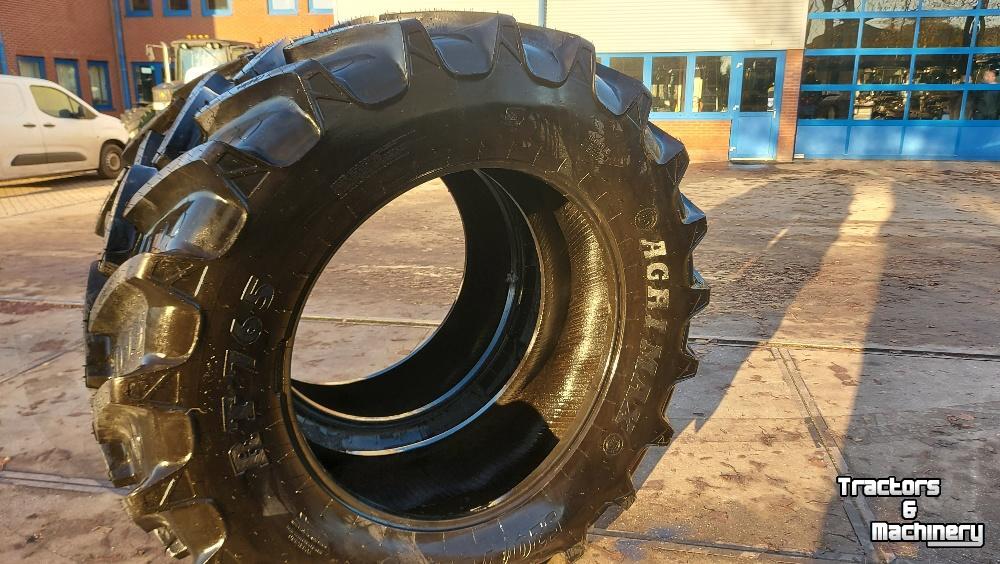 Räder, Reifen, Felgen & Distanzringe BKT 520/70R38