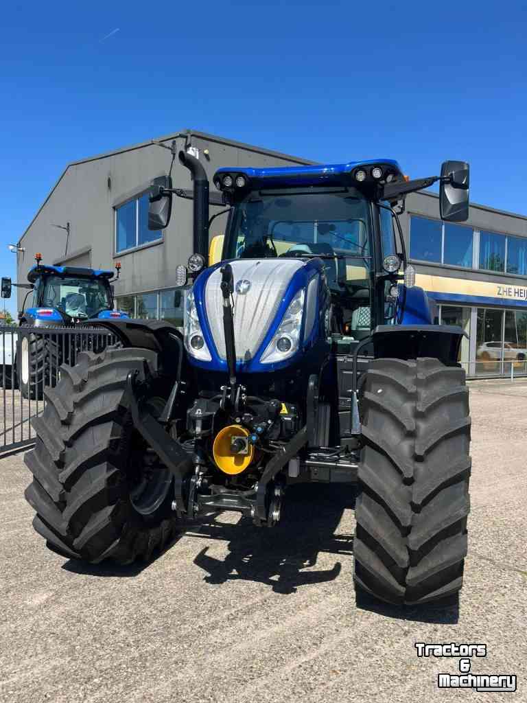 Schlepper / Traktor New Holland T 6.180