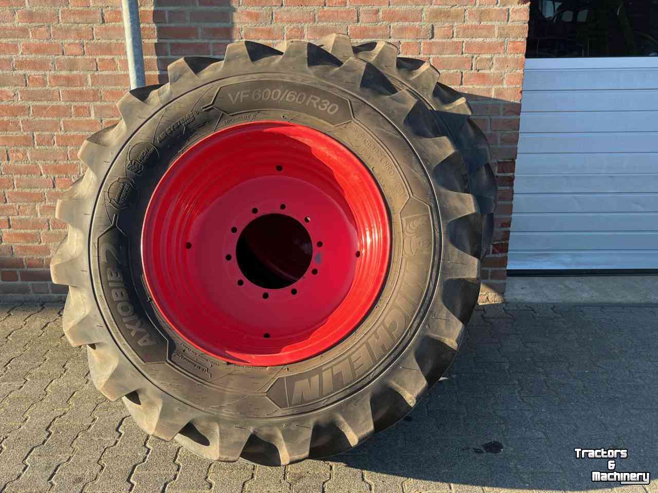 Räder, Reifen, Felgen & Distanzringe Michelin VF 600/600- R30