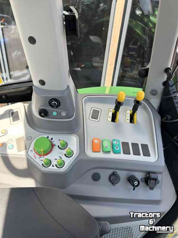 Schlepper / Traktor Deutz-Fahr Agrotron 6140.4 Rv-Shift Tractor