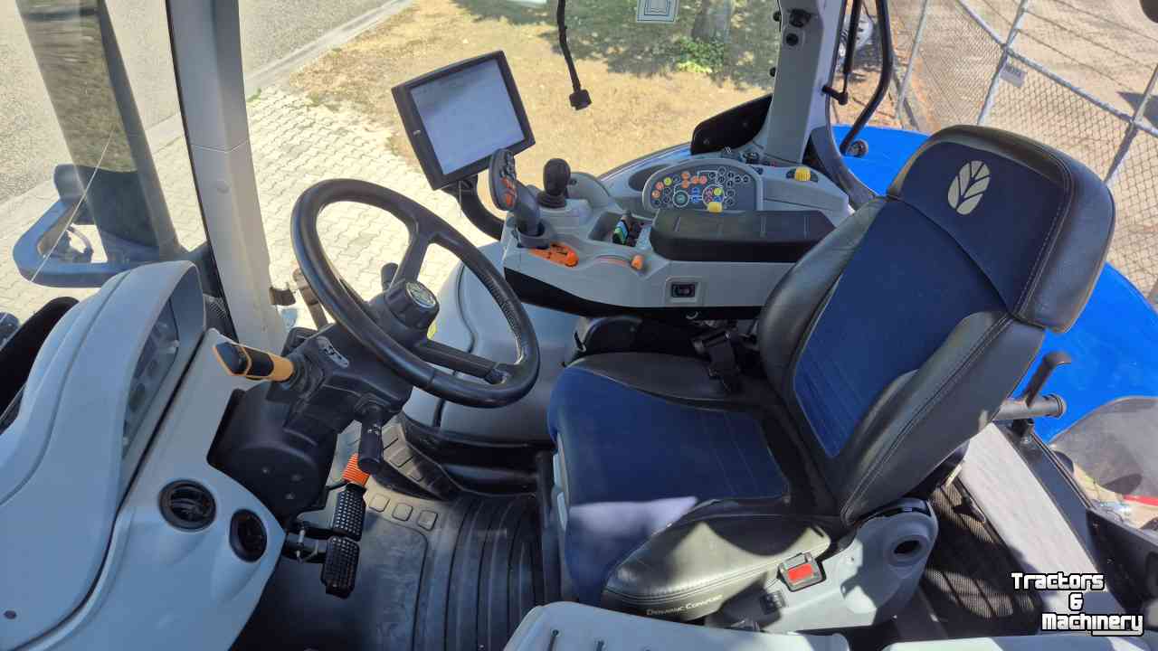 Schlepper / Traktor New Holland T7.315 HD AC 40Kmh. Lucht, Fronthef, geveerde vooras en cabine.