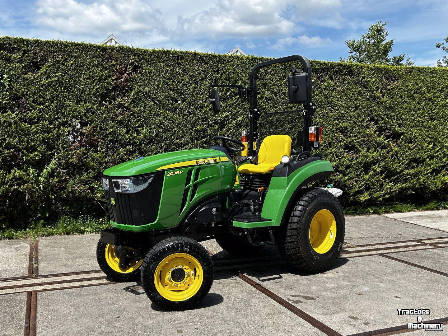 Obsttraktor John Deere 2032R