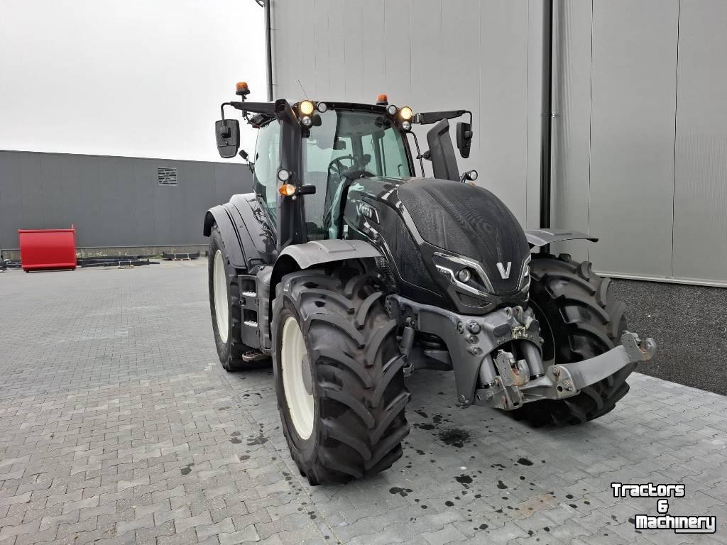 Schlepper / Traktor Valtra T 215 Direct Twintrac