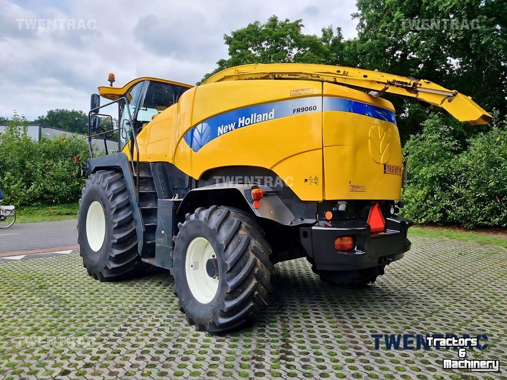 Feldhäcksler New Holland FR 9060 hakselaar