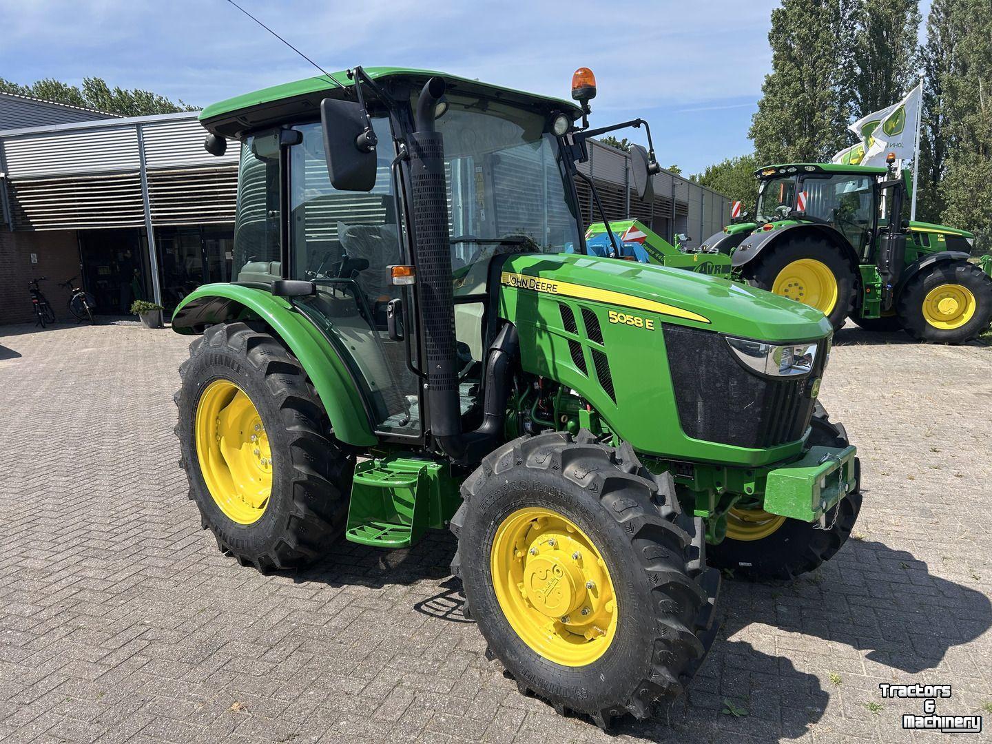 Schlepper / Traktor John Deere 5058E