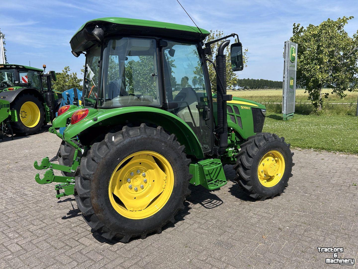 Schlepper / Traktor John Deere 5058E
