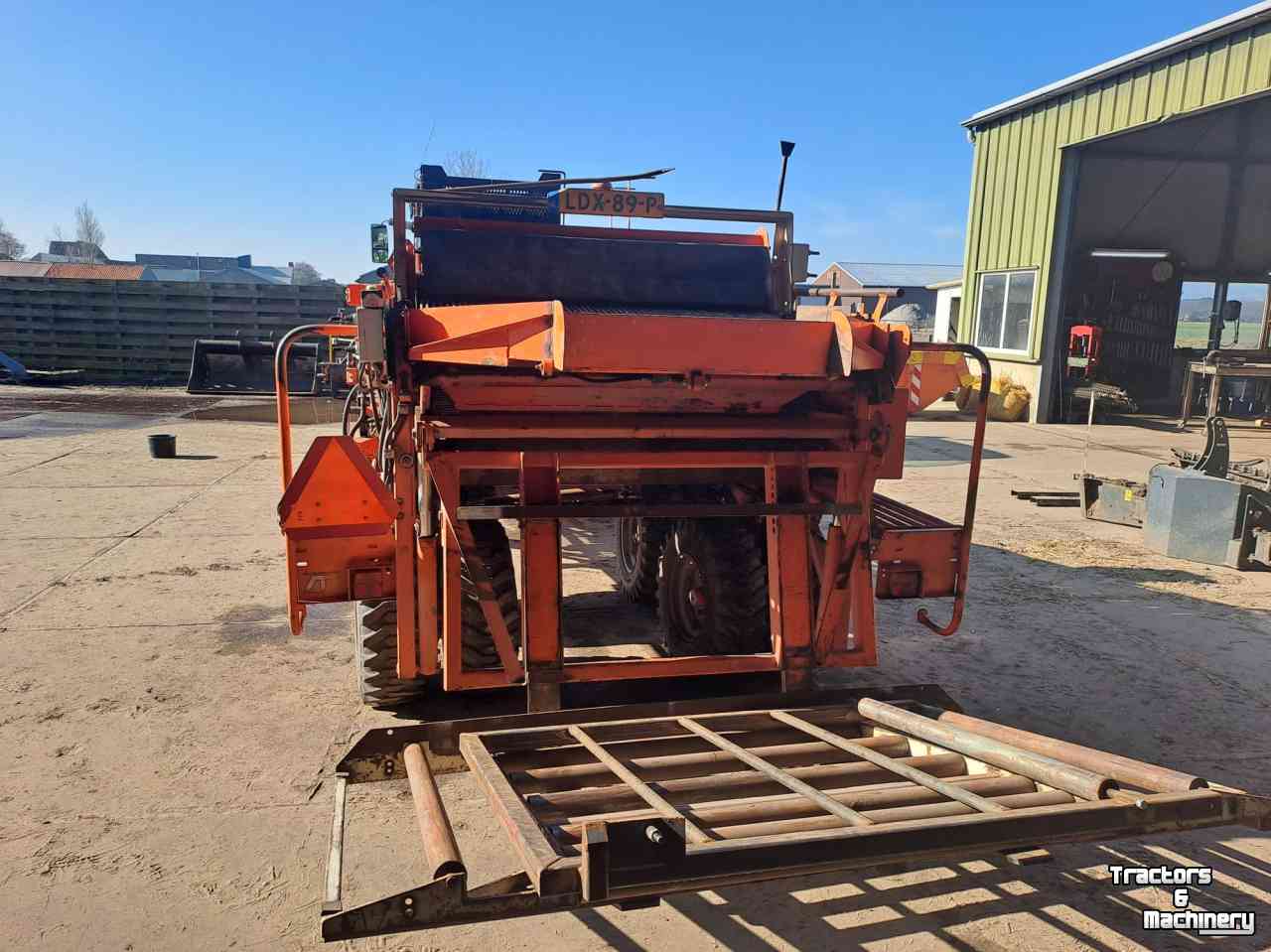 Blumenzwiebelroder Nobels 3 BC getrokken rooimachine op spoor 1.800 mm.