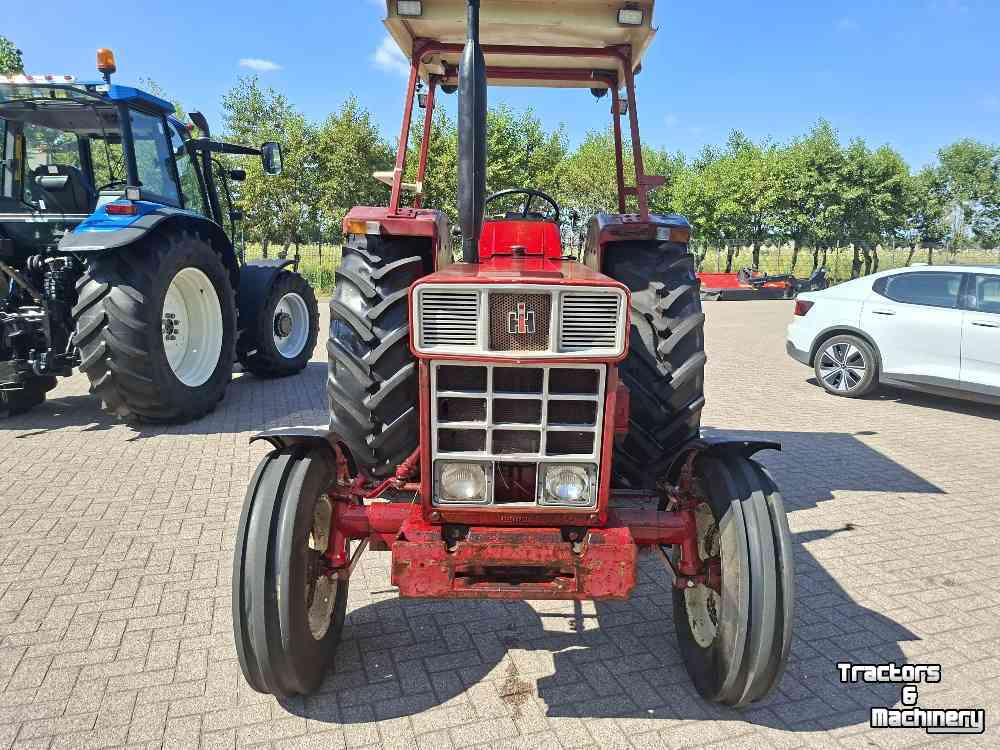 Schlepper / Traktor International 744