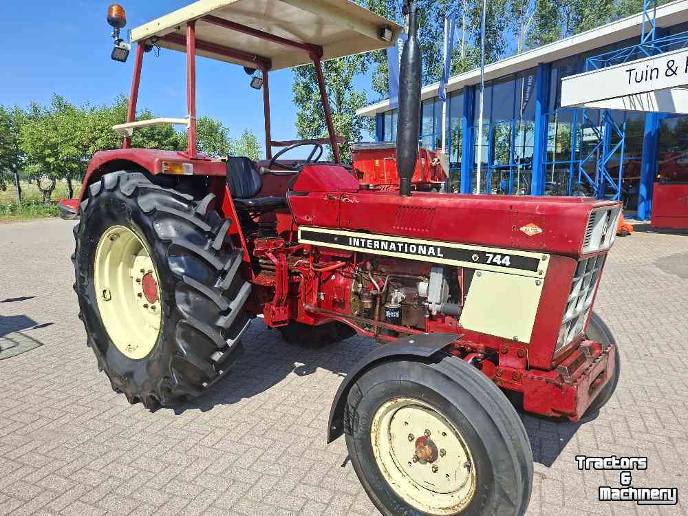 Schlepper / Traktor International 744
