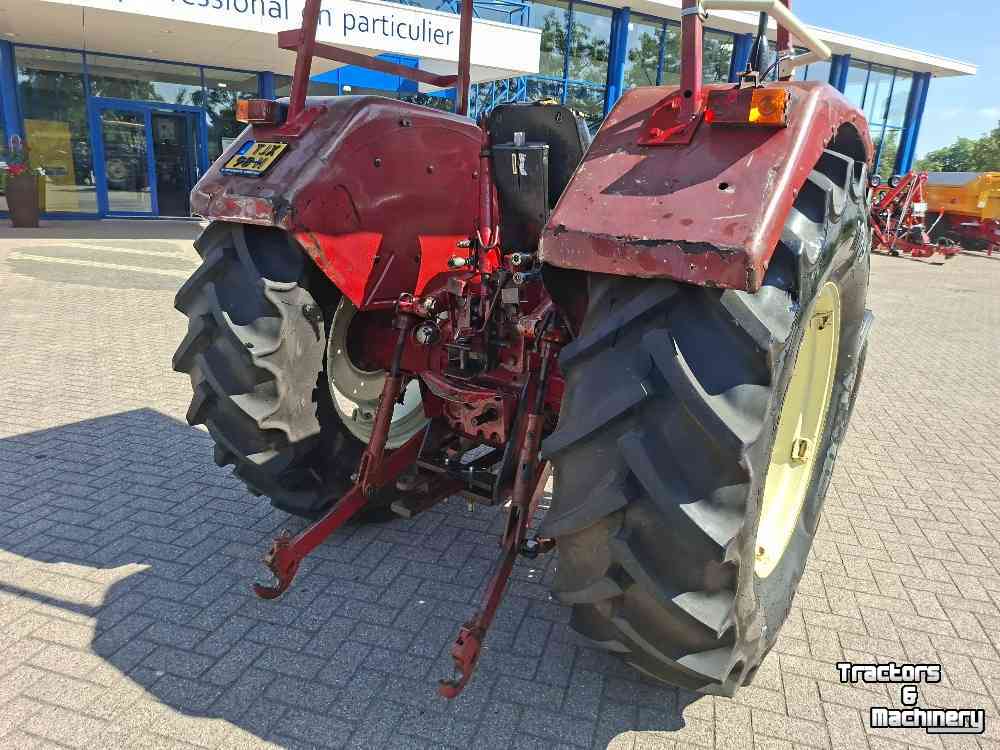 Schlepper / Traktor International 744