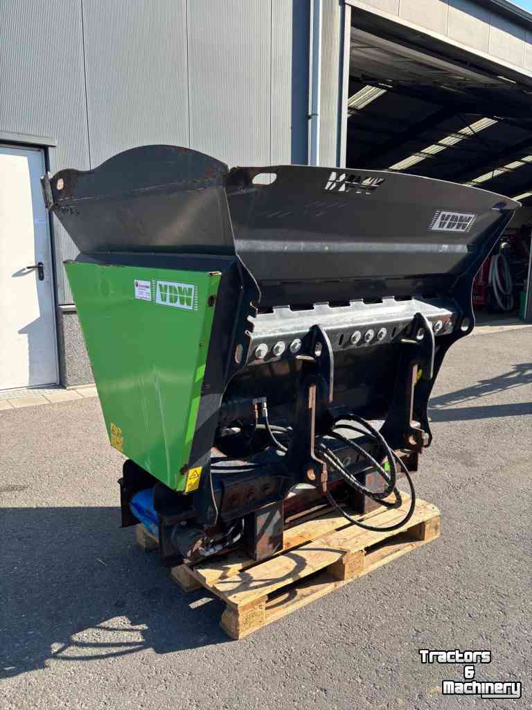 Sägemehl Streuer für Liegeboxen VDW Bedding Master XL 150