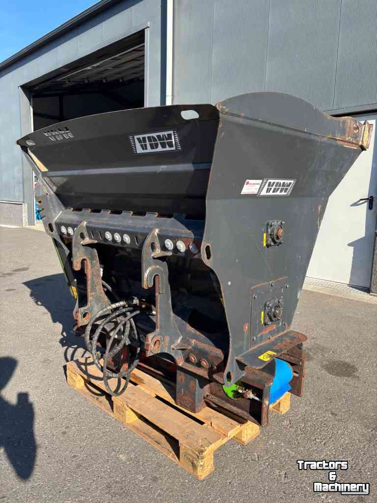 Sägemehl Streuer für Liegeboxen VDW Bedding Master XL 150