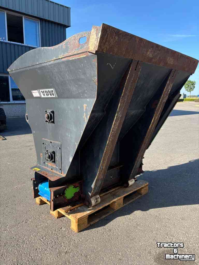 Sägemehl Streuer für Liegeboxen VDW Bedding Master XL 150
