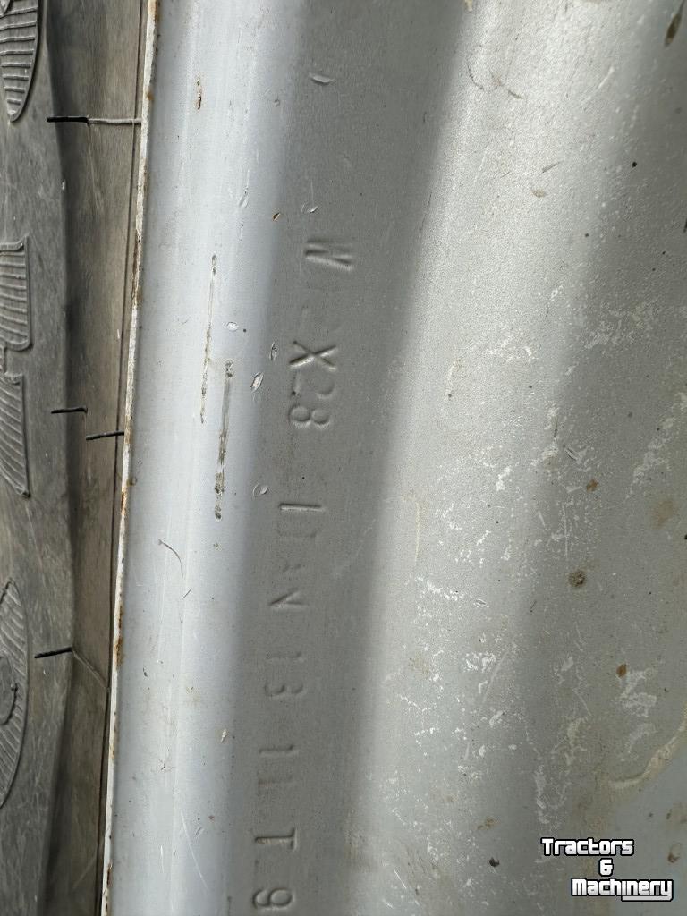 Räder, Reifen, Felgen & Distanzringe Firestone 420/85R28<>520/85R38