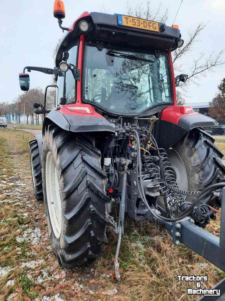 Schlepper / Traktoren Valtra A94
