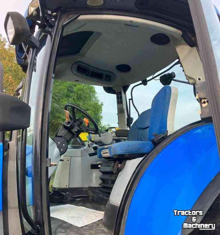 Schlepper / Traktoren New Holland T 6070 RC Tractor
