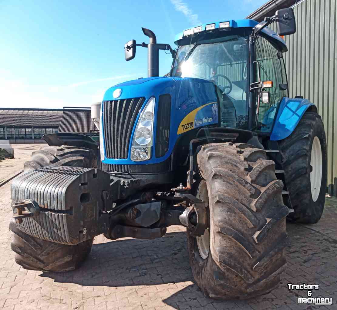 Schlepper / Traktoren New Holland TG230