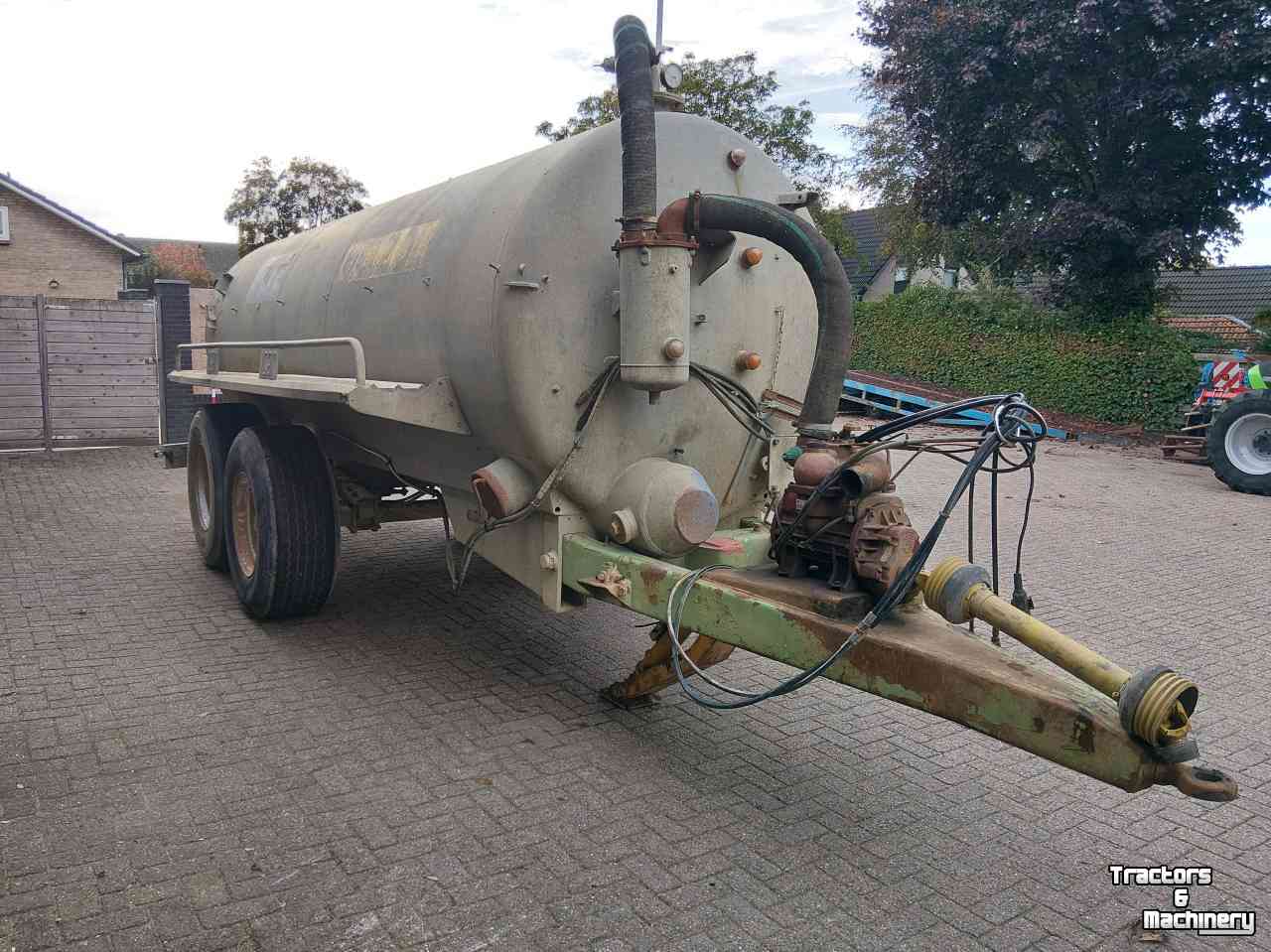 Gülletankwagen / Güllefässer Bazzoli LT 12000 Mesttank / Watertank