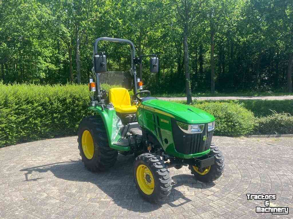 Obsttraktor John Deere 3038E