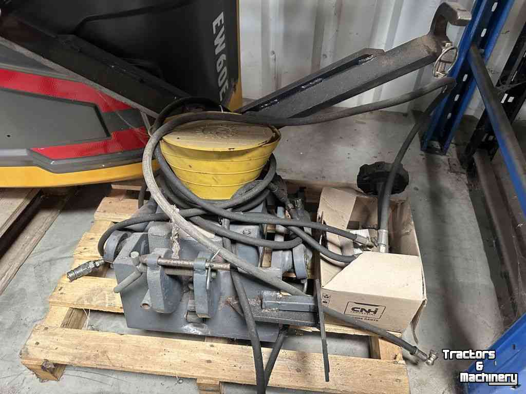 Fronthydraulik & Frontzapfwellen New Holland Fronthef + Pto TC27D