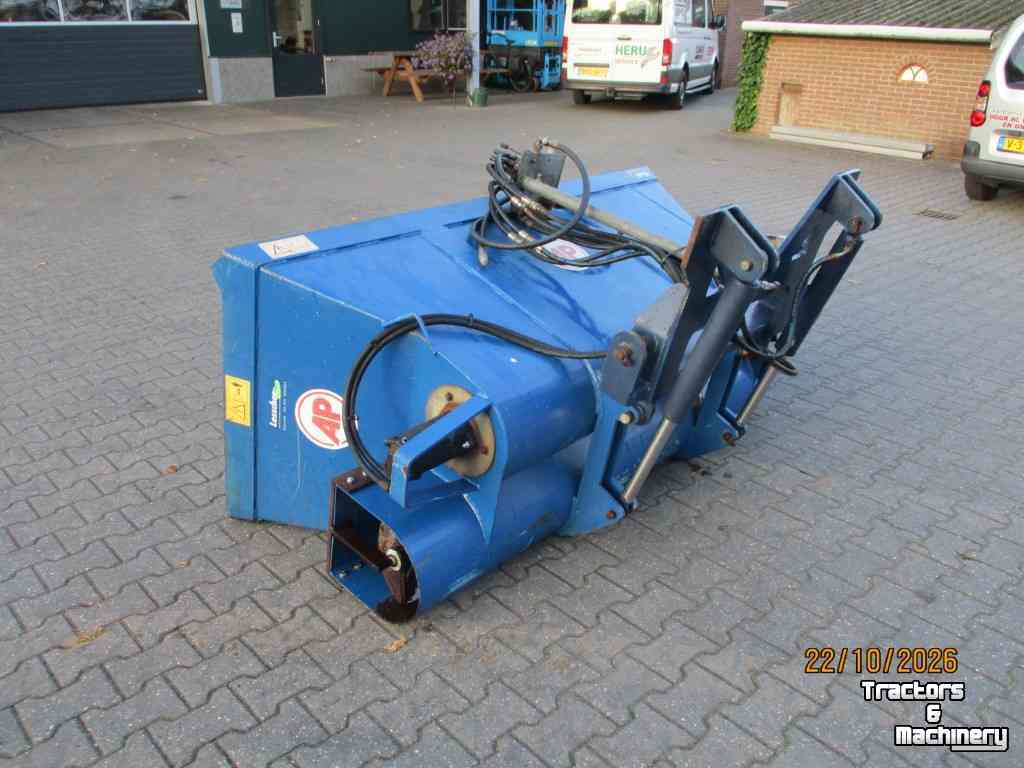Futterdosiercontainer AP VDC2000 met bieten en aardappel mes