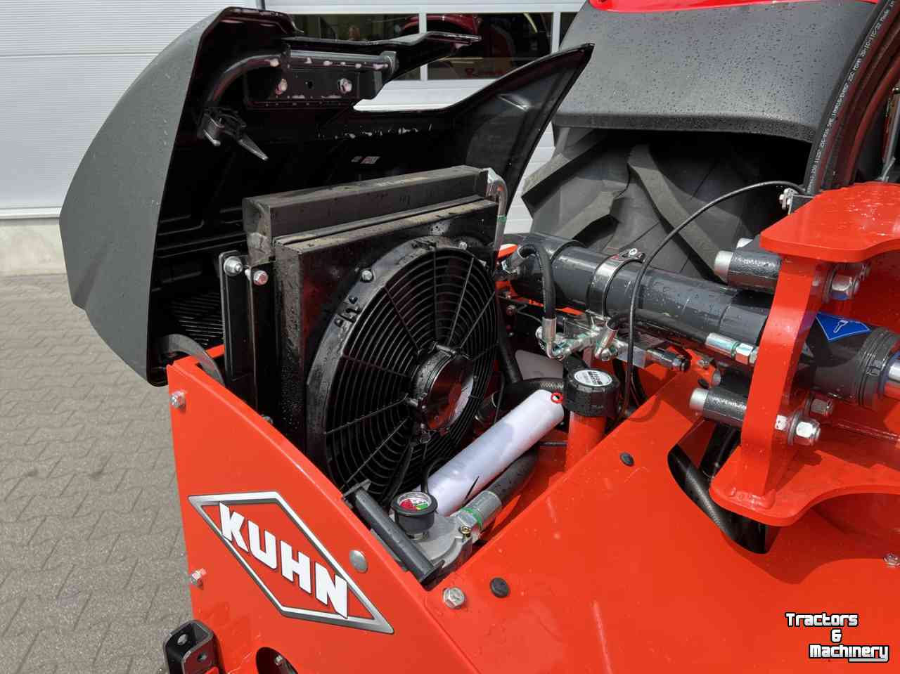 Mähausleger mit Schlegelmäher Kuhn Agri Longer HE 6045 PTC