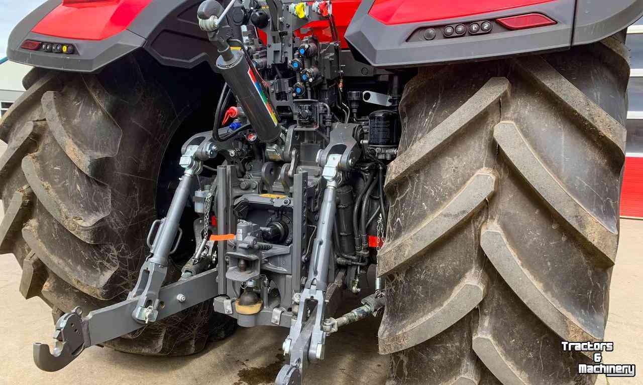 Schlepper / Traktoren Massey Ferguson 8S.245 Dyna-VT Exclusive Tractor Traktor