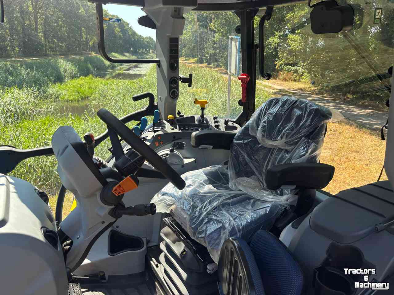 Schlepper / Traktor New Holland T5 120 EC