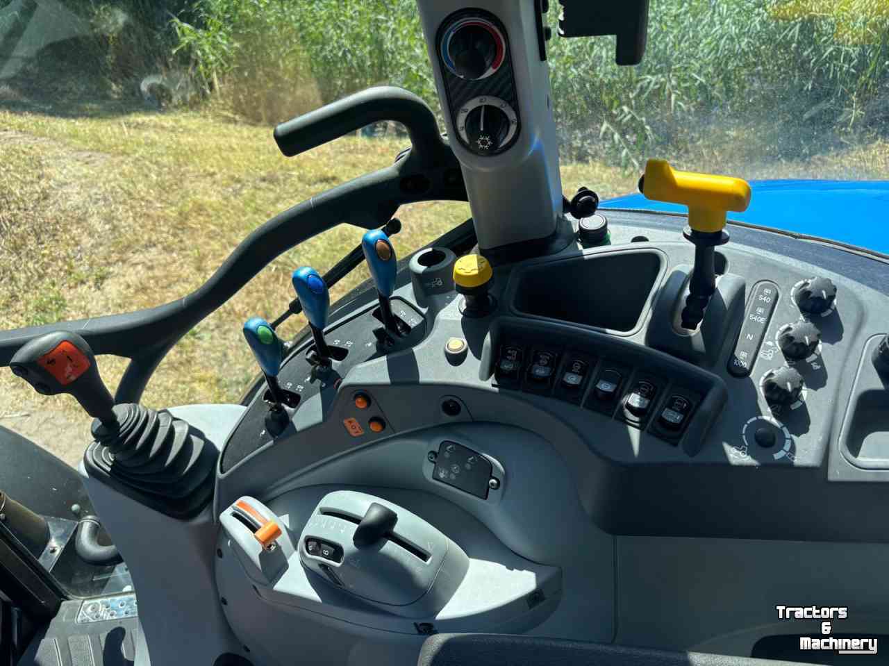 Schlepper / Traktor New Holland T5 120 EC