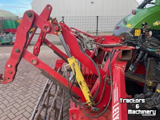 Kreiselegge Lely rotorkopeg 35 met openrol en hydraulische hef