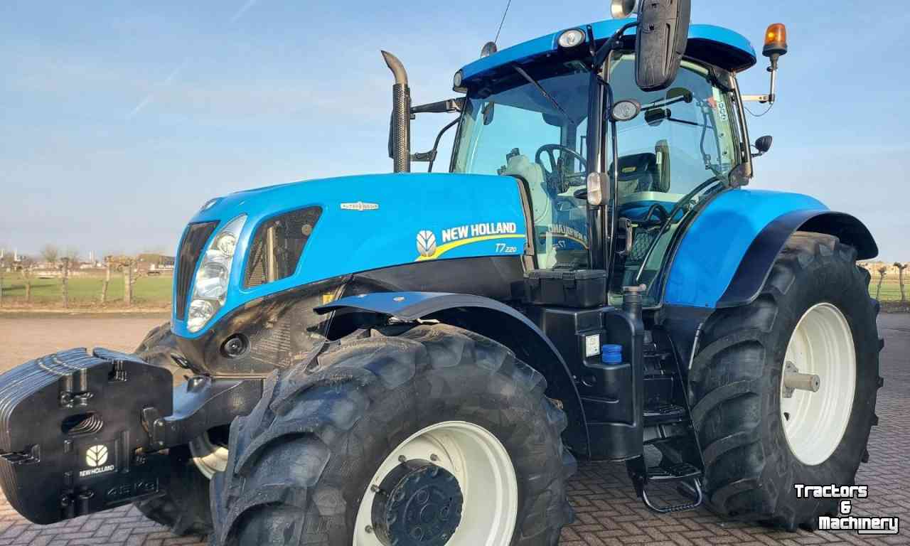 Schlepper / Traktoren New Holland T7.220 AC