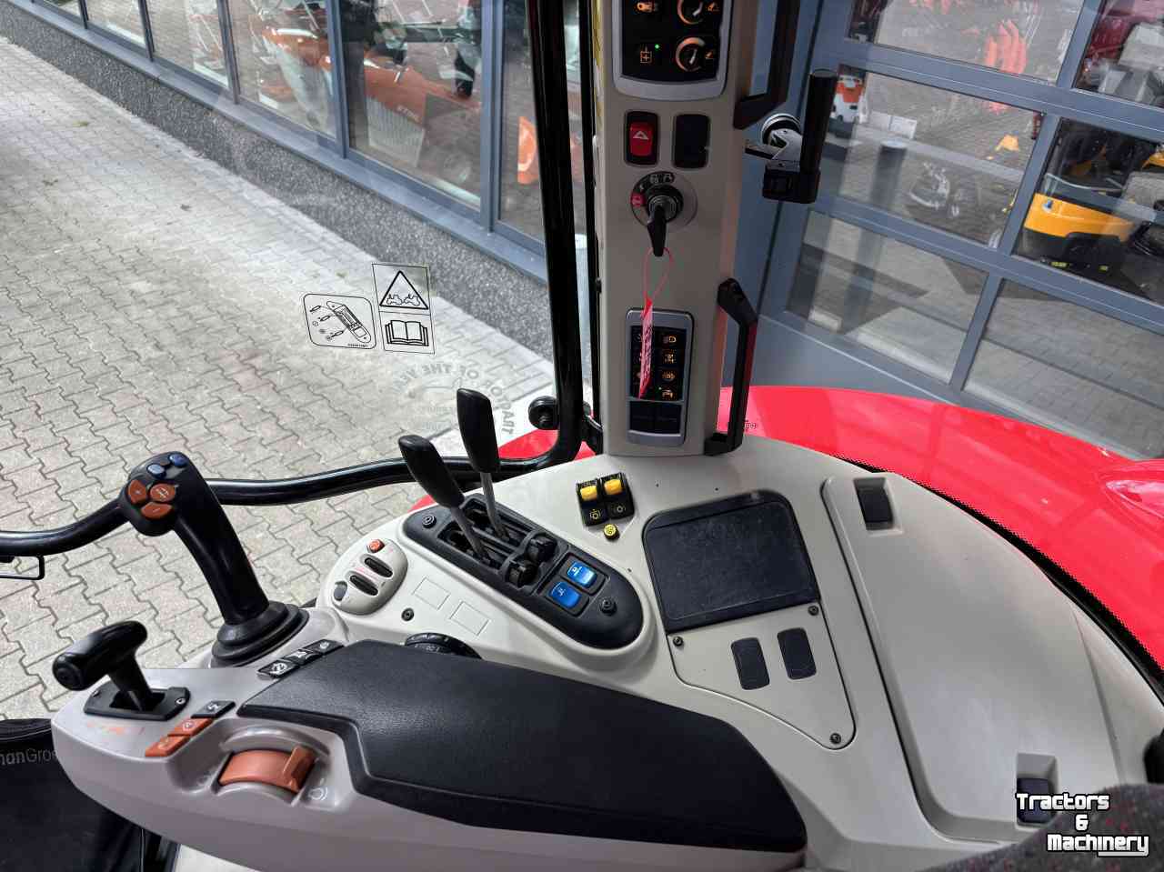 Schlepper / Traktor Massey Ferguson 5711 SL Dyna- 4 Efficiënt met voorlader