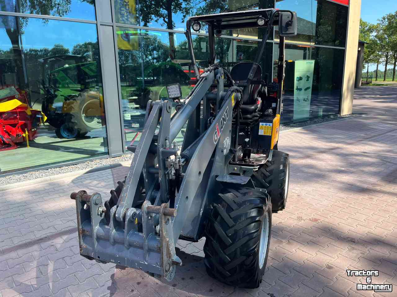 Radlader Giant D337T